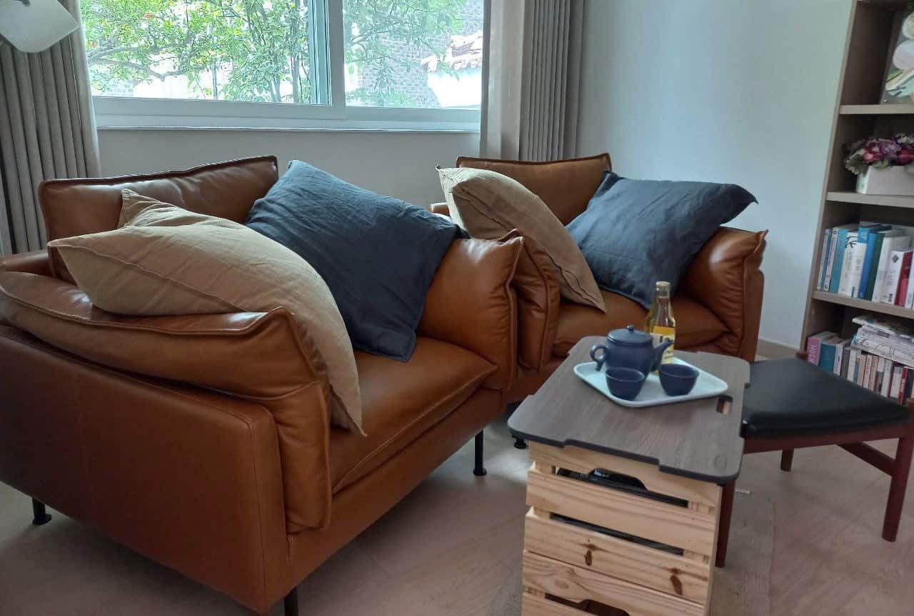Image of the sofa area